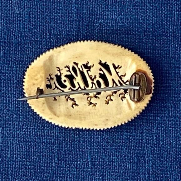 Vintage Bone Mother Brooch Carved Pierced Pin - Picture 2 of 4